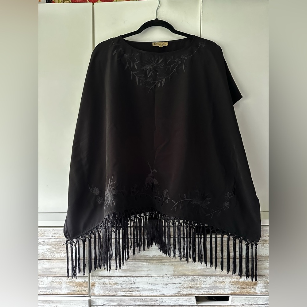 🖤 DG2 Diane Gilman Black Embroidered Fringe Poncho Top XS/S Boho